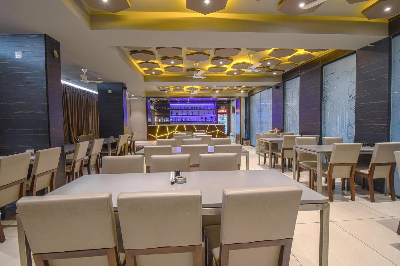 Hotel Ravikiran Kolhapur Buitenkant foto