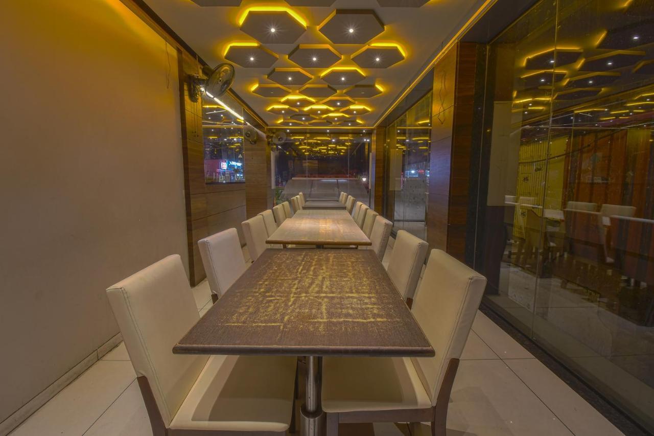 Hotel Ravikiran Kolhapur Buitenkant foto
