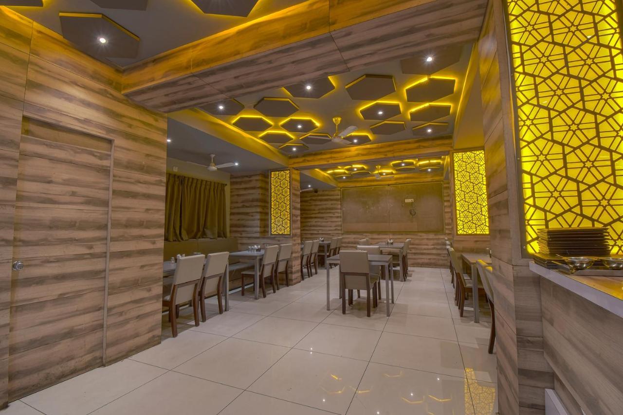 Hotel Ravikiran Kolhapur Buitenkant foto