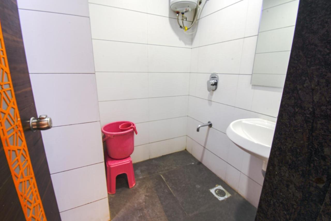Hotel Ravikiran Kolhapur Buitenkant foto